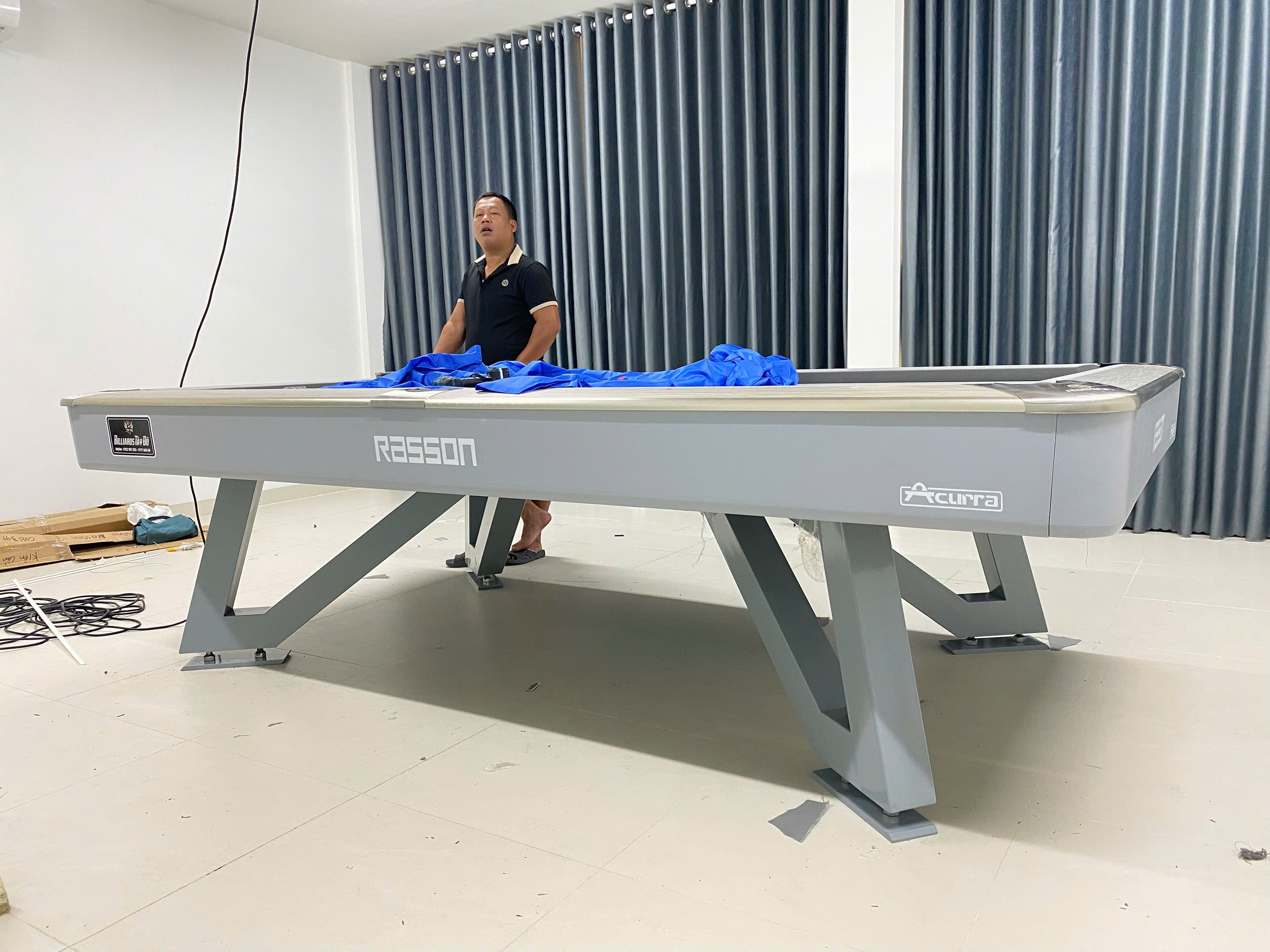 Cận cảnh bàn bida minh họa thông tin model cần đối chiếu trong đề xuất setup.